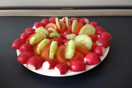 Teamomat: Bunter Teller mit Obst und Gemüse