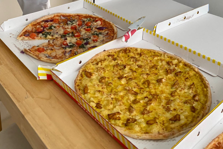 Teamomat: Stationsteam beim Pizza essen