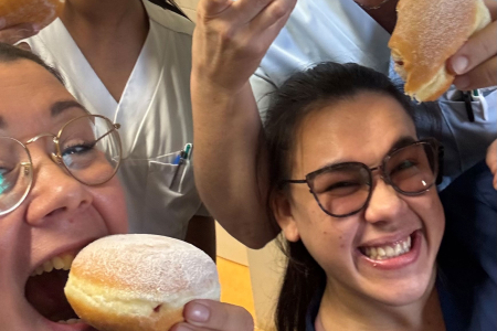 Gute Laune unter den Kolleginnen